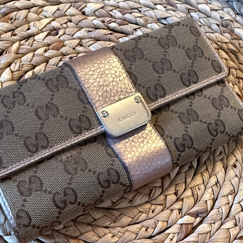 Authentic Gucci Brown Monogram Continental Wallet w/Metallic Taupe Strap & COA - Picture 14 of 16